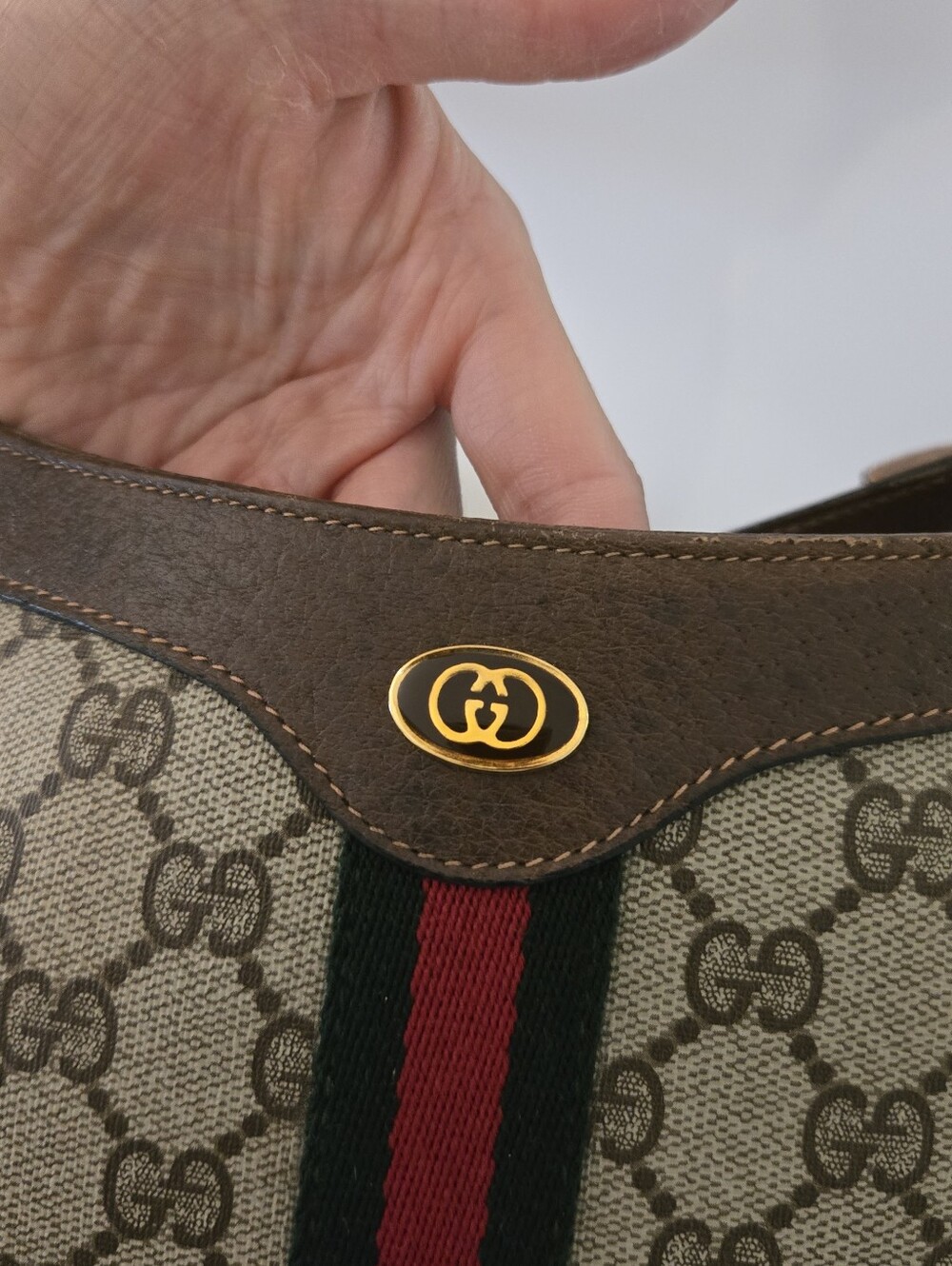 Vintage Gucci Beige GG Canvas Shoulder Bag with Brown Trim and Red/Green Web - Picture 2 of 9
